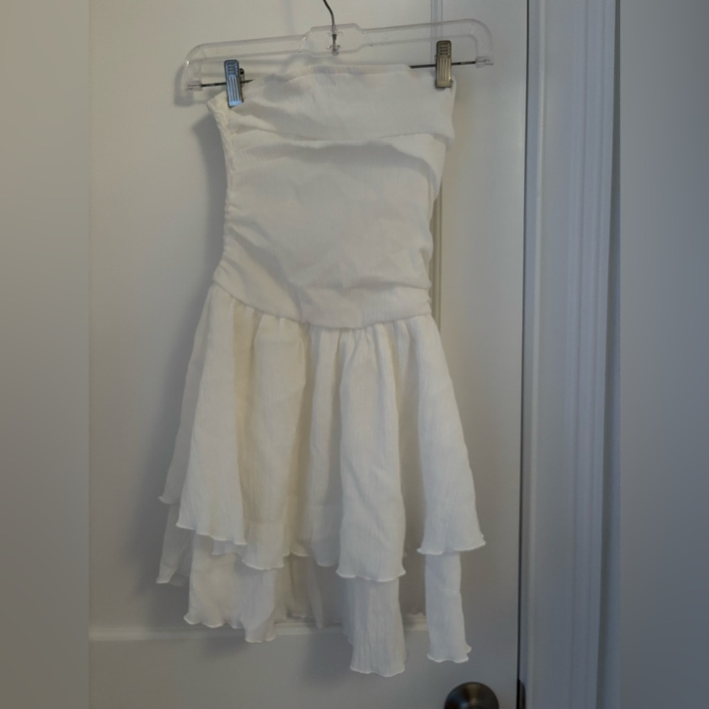 Women’s White Strapless Dress
